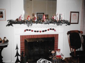 2000 Xmas 3238 Mantel w:Gaston.jpg